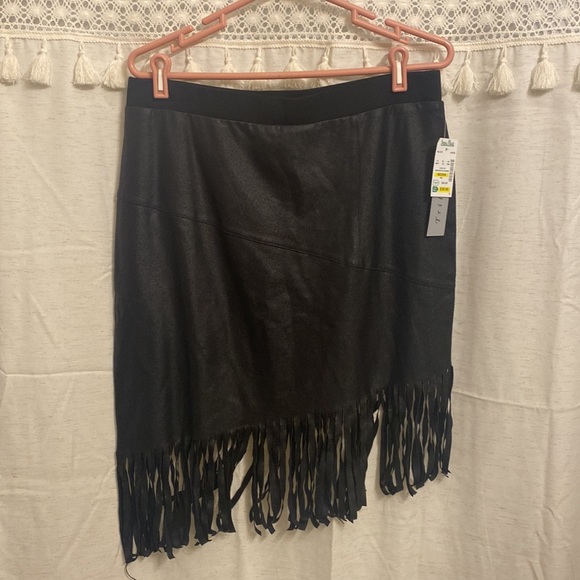 Black fringe skirt size large asymmetrical - Picture 2 of 6